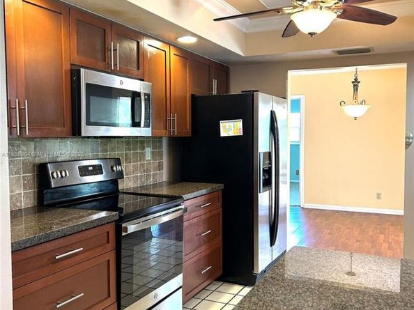 6520 SW 20th St, Plantation FL 33317