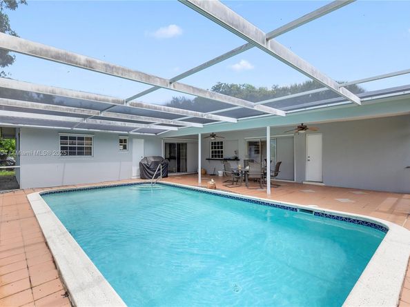 6520 SW 20th St, Plantation FL 33317