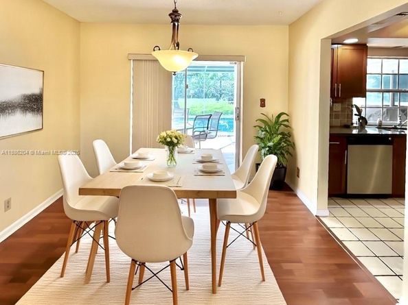 6520 SW 20th St, Plantation FL 33317