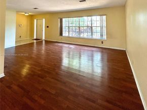 6520 SW 20th St, Plantation FL 33317