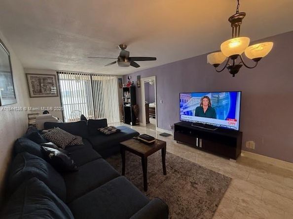 109 Lake Emerald Dr 202, Oakland Park FL 33309