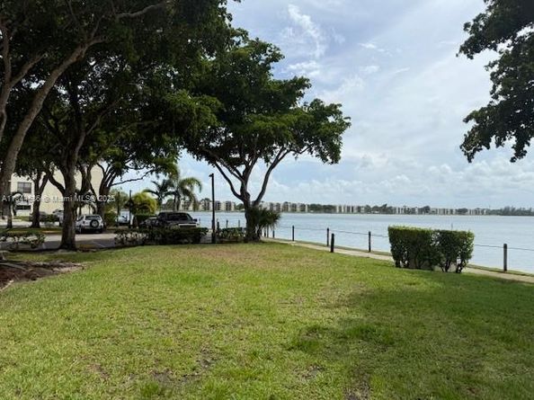 109 Lake Emerald Dr 202, Oakland Park FL 33309
