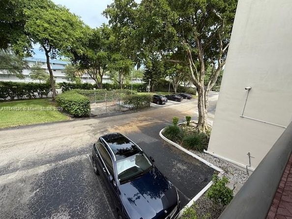 109 Lake Emerald Dr 202, Oakland Park FL 33309