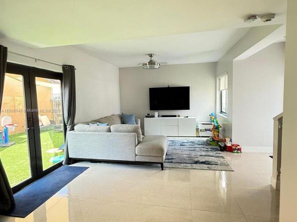 12692 NW 8th Trl, Miami FL 33182