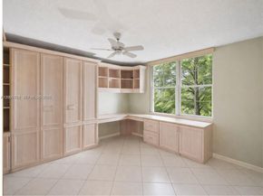 1101 Colony Point Cir 101, Pembroke Pines FL 33026