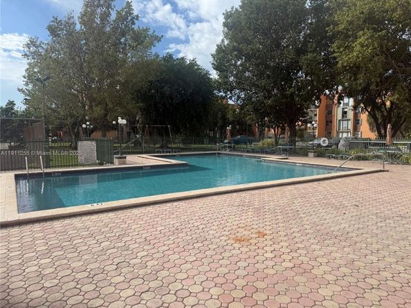 9420 W Flagler St 104, Miami FL 33174