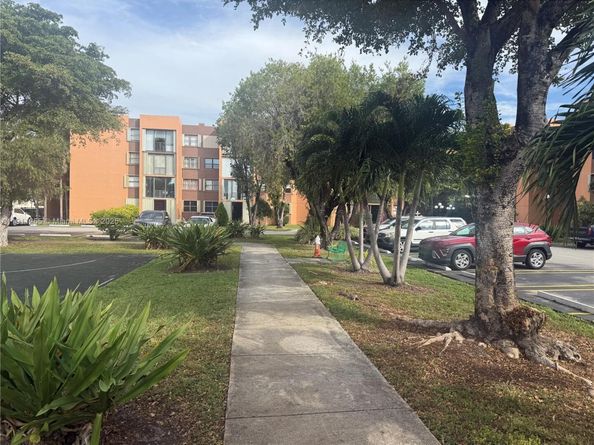 9420 W Flagler St 104, Miami FL 33174