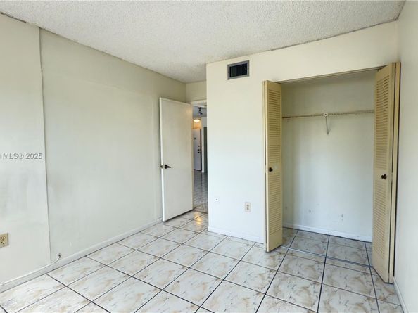 460 W Park Dr 106, Miami FL 33172