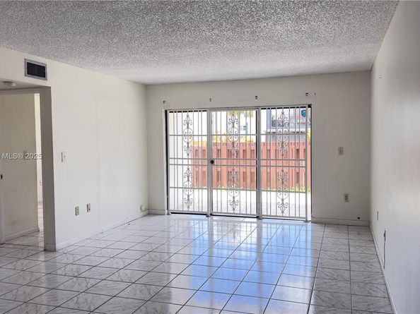 460 W Park Dr 106, Miami FL 33172