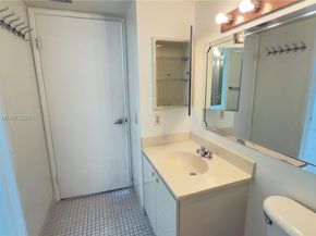 460 W Park Dr 106, Miami FL 33172