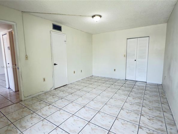 460 W Park Dr 106, Miami FL 33172