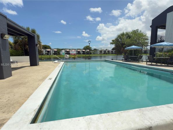 460 W Park Dr 106, Miami FL 33172