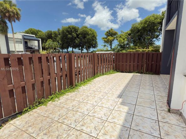 460 W Park Dr 106, Miami FL 33172