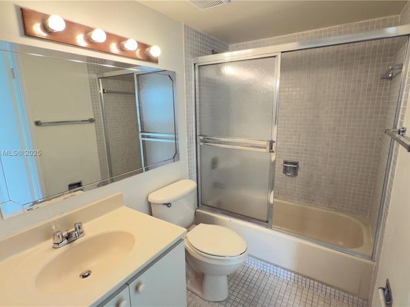 460 W Park Dr 106, Miami FL 33172