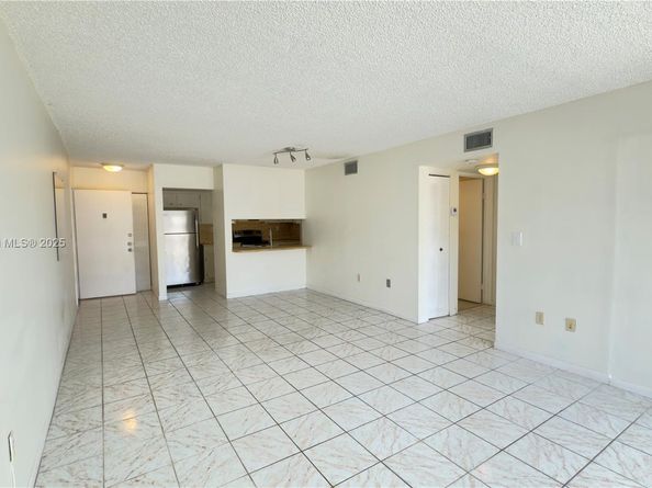 460 W Park Dr 106, Miami FL 33172