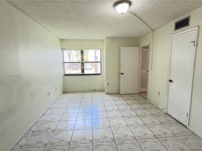 460 W Park Dr 106, Miami FL 33172