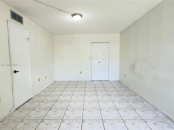460 W Park Dr 106, Miami FL 33172