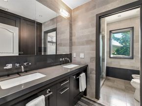 5077 N Bay Rd, Miami Beach FL 33140