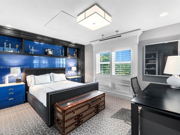 5077 N Bay Rd, Miami Beach FL 33140