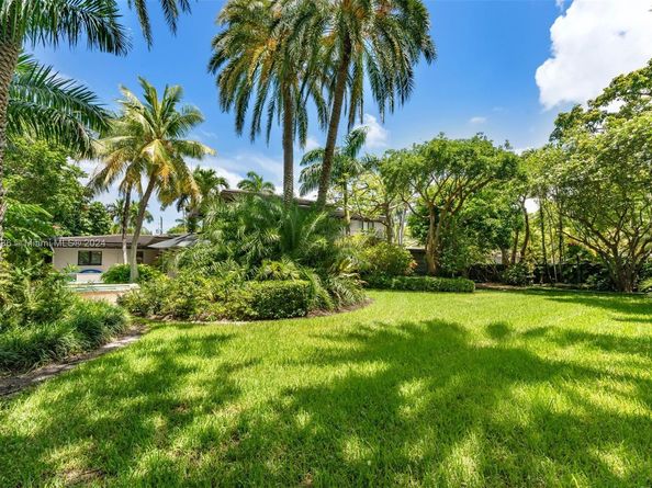 5077 N Bay Rd, Miami Beach FL 33140