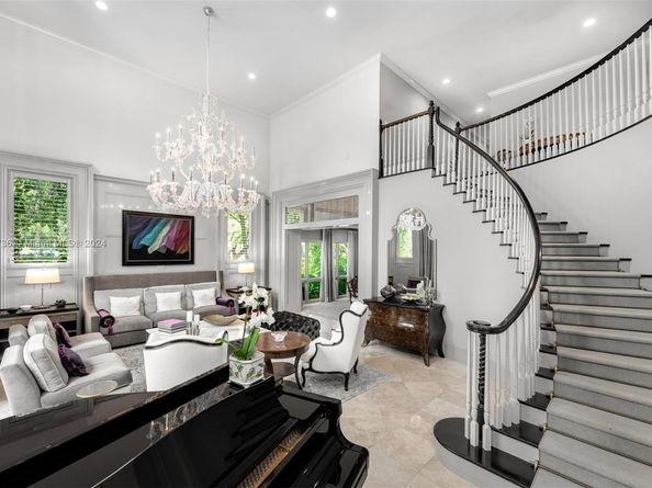 5077 N Bay Rd, Miami Beach FL 33140