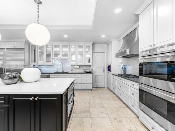 5077 N Bay Rd, Miami Beach FL 33140