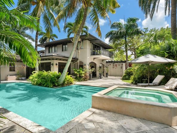 5077 N Bay Rd, Miami Beach FL 33140