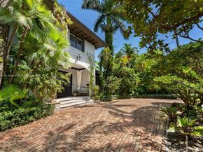 5077 N Bay Rd, Miami Beach FL 33140