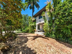 5077 N Bay Rd, Miami Beach FL 33140