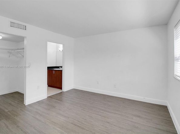 7090 NW 179th St 109, Hialeah FL 33015