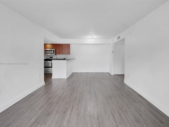 7090 NW 179th St 109, Hialeah FL 33015