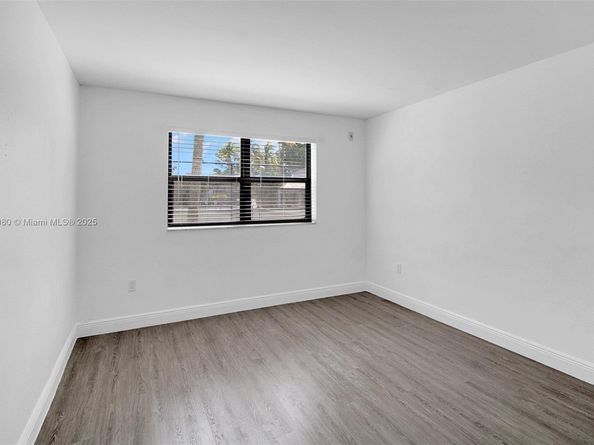 7090 NW 179th St 109, Hialeah FL 33015