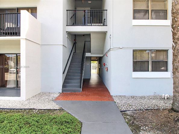 7090 NW 179th St 109, Hialeah FL 33015