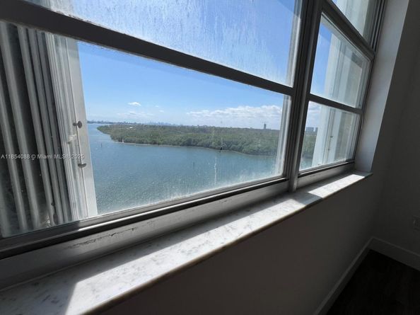 500 Bayview Dr 1120, Sunny Isles Beach FL 33160