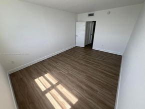 500 Bayview Dr 1120, Sunny Isles Beach FL 33160