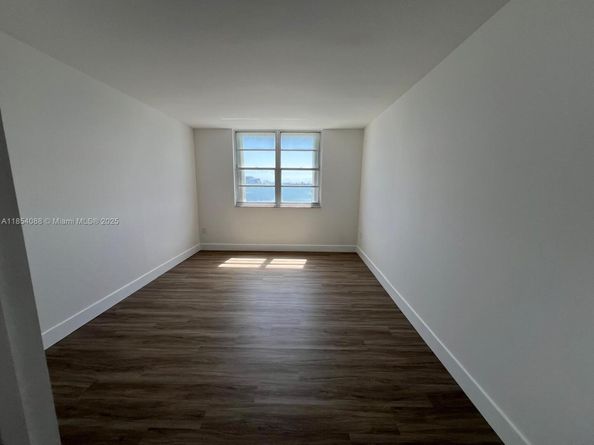 500 Bayview Dr 1120, Sunny Isles Beach FL 33160