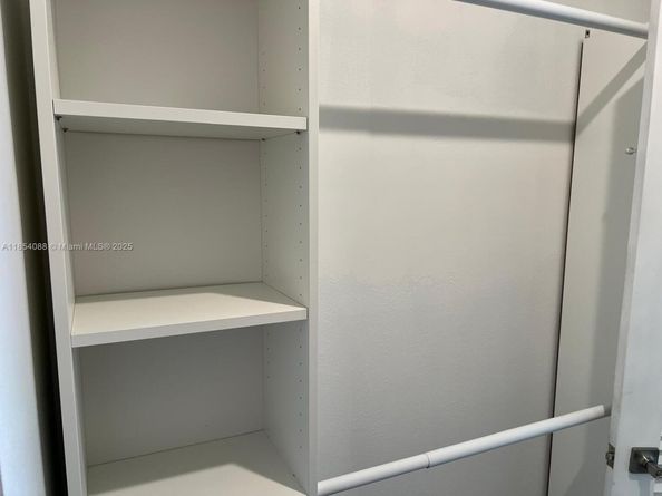 500 Bayview Dr 1120, Sunny Isles Beach FL 33160