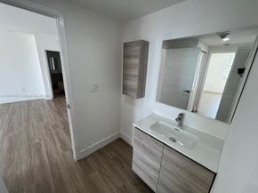 500 Bayview Dr 1120, Sunny Isles Beach FL 33160