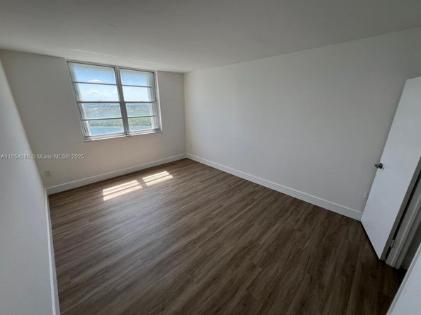 500 Bayview Dr 1120, Sunny Isles Beach FL 33160