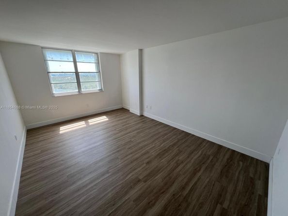 500 Bayview Dr 1120, Sunny Isles Beach FL 33160