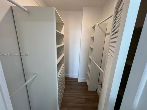 500 Bayview Dr 1120, Sunny Isles Beach FL 33160