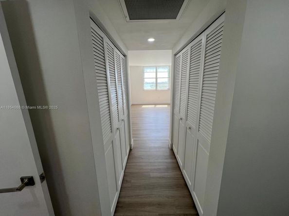 500 Bayview Dr 1120, Sunny Isles Beach FL 33160