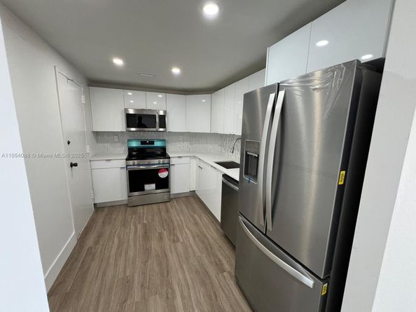 500 Bayview Dr 1120, Sunny Isles Beach FL 33160