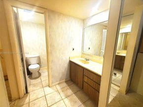 1705 Whitehall Dr 304, Davie FL 33324