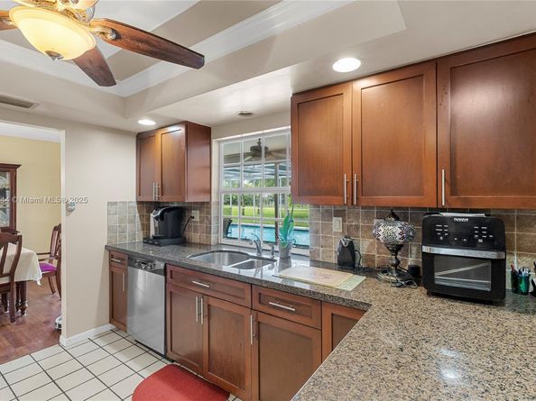 6520 SW 20th St, Plantation FL 33317