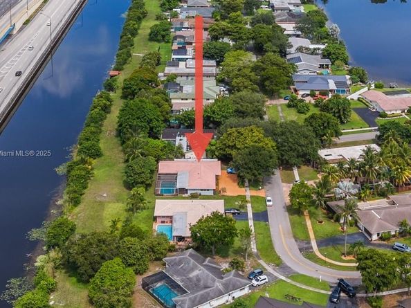 6520 SW 20th St, Plantation FL 33317