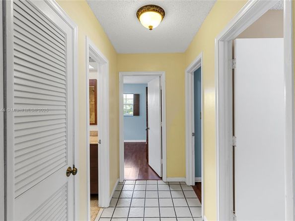 6520 SW 20th St, Plantation FL 33317