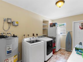 6520 SW 20th St, Plantation FL 33317
