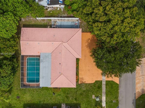 6520 SW 20th St, Plantation FL 33317