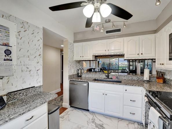 1502 Whitehall Dr 305, Davie FL 33324